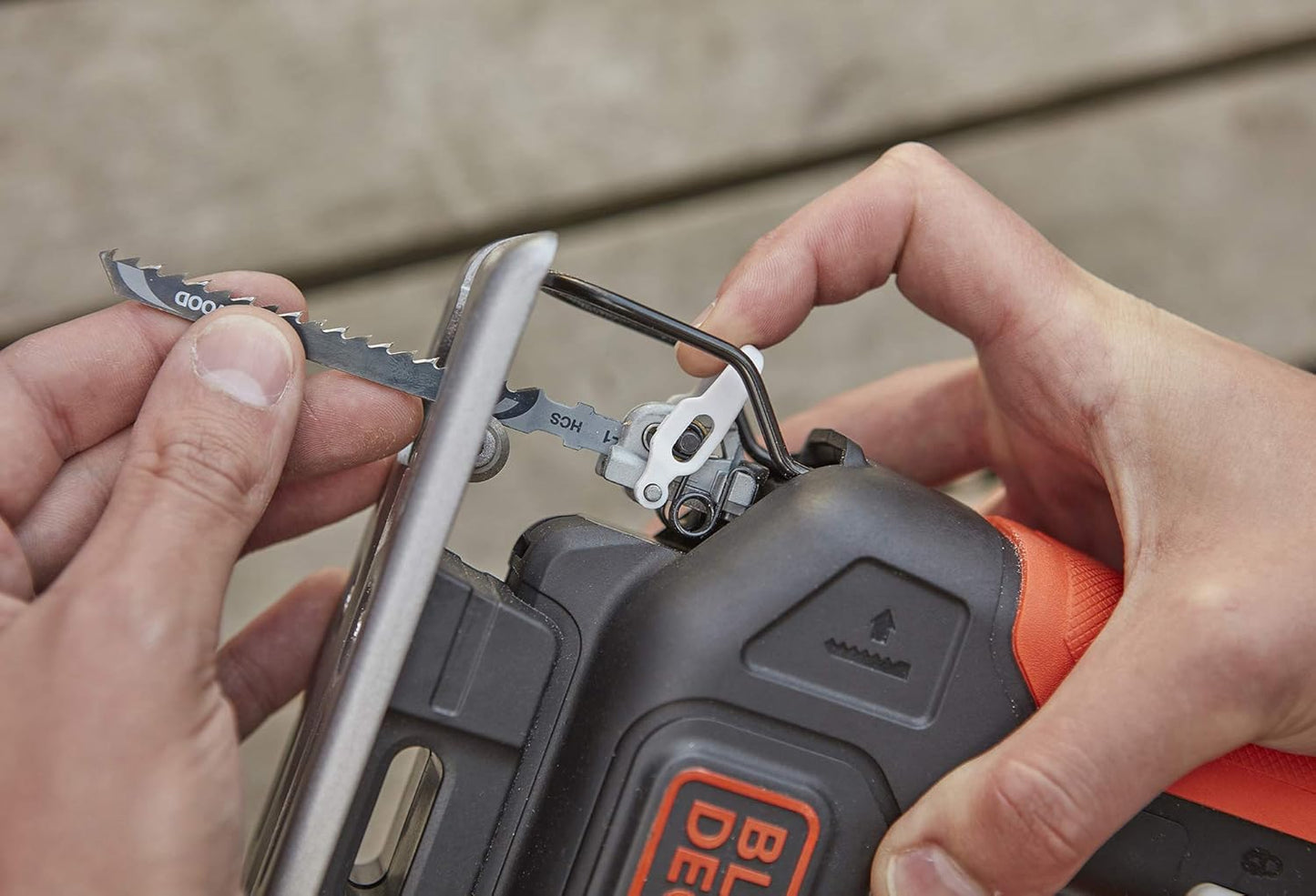 Serra de calar de 12V amb fulla de tall per a fusta Black+Decker BDCJS12N