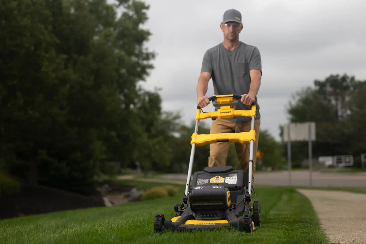 Tallagespa autopropulsat sense escombretes XR 18V 53cm Dewalt DCMWSP156N