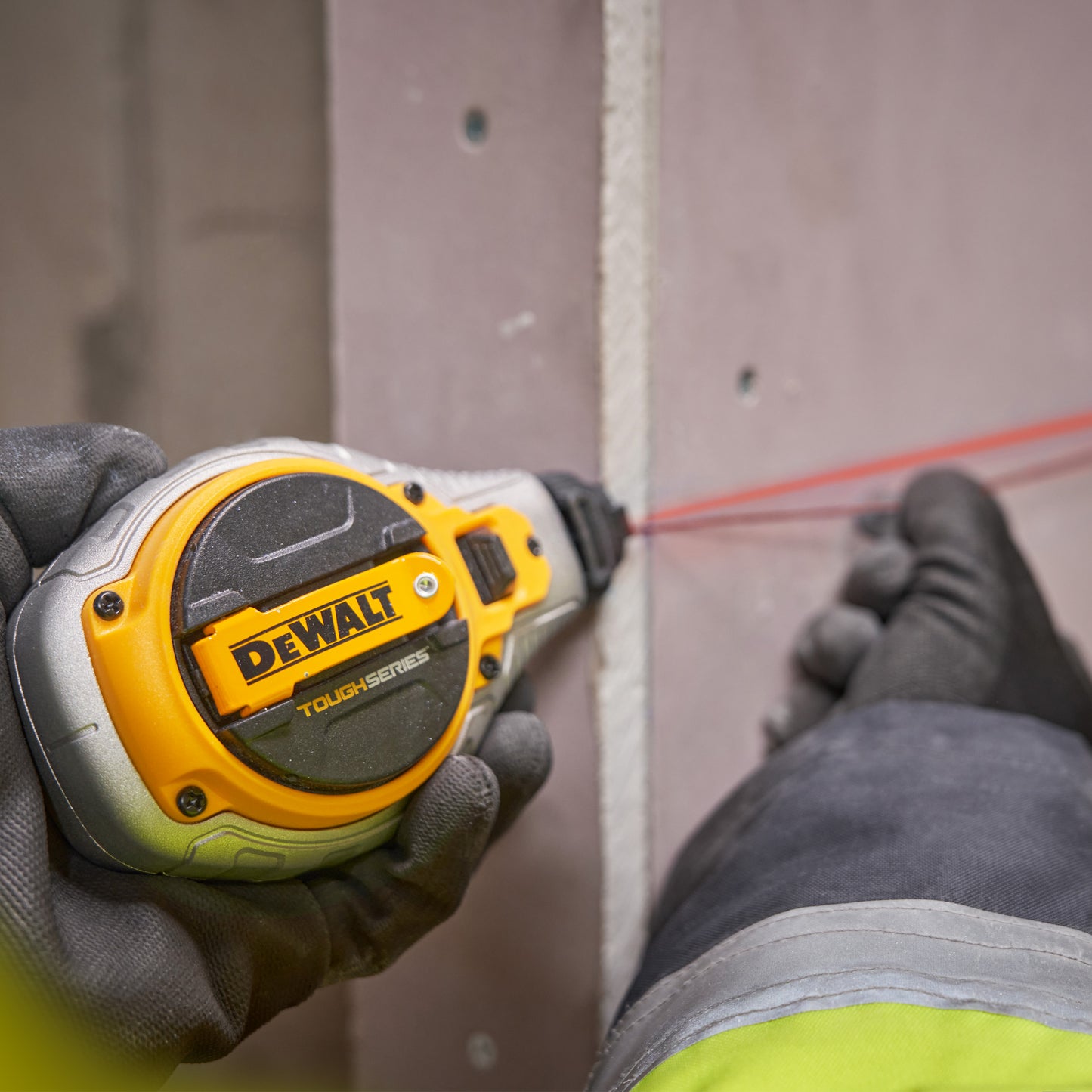 Tiralínies de 30 m amb guix vermell Dewalt DWHT48335RC-0