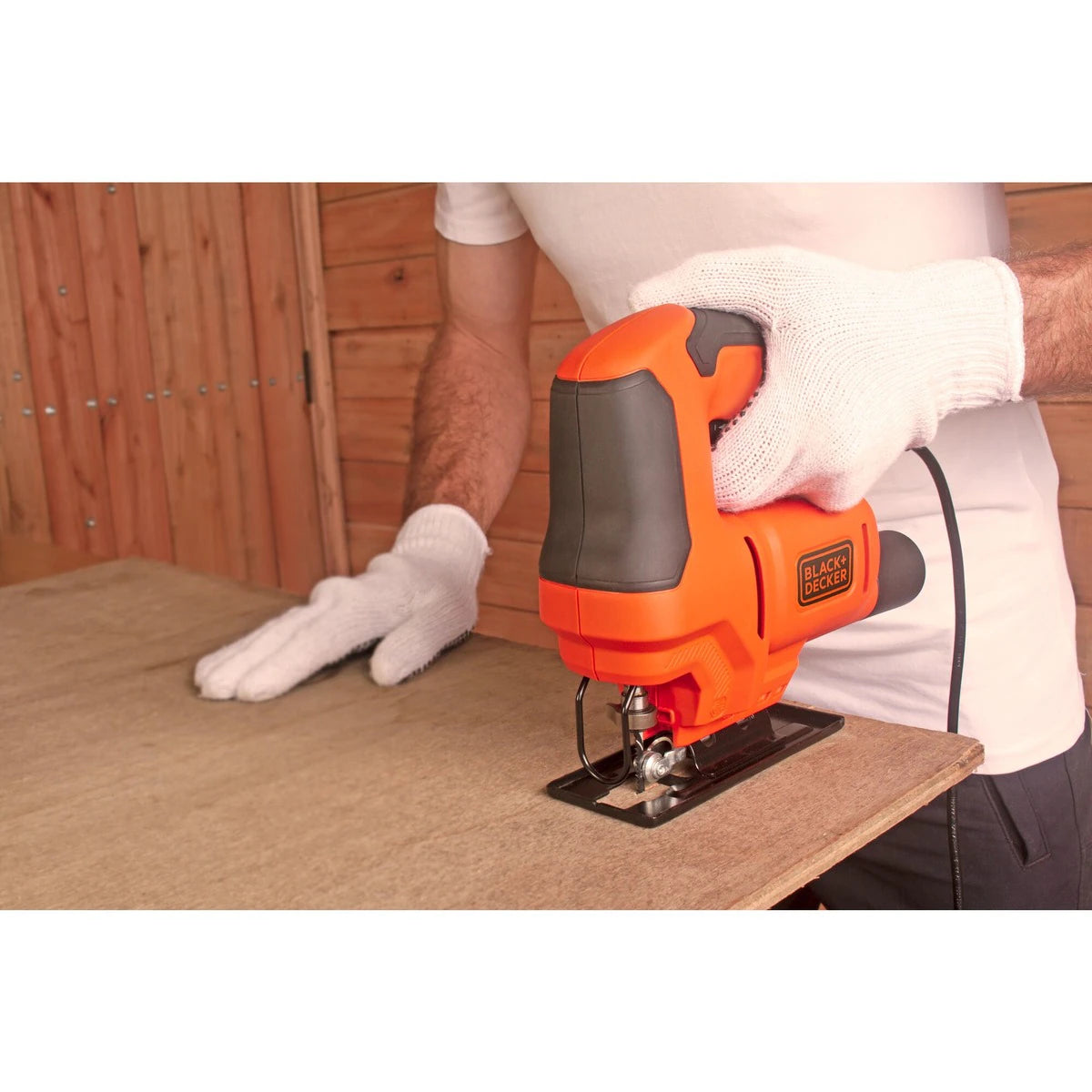 Serra de vaivé Black&Decker BES602-QS 400 W 18 mm amb una fulla de serra