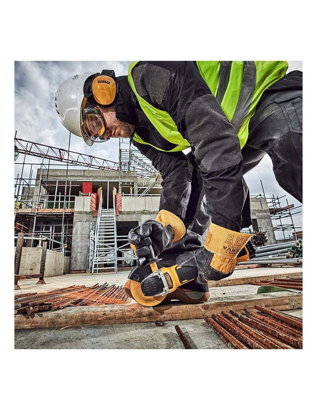Esmoladora de 18V XR de 125mm amb 3 bateries de 5Ah + carregador + maletí Dewalt DCG405P3
