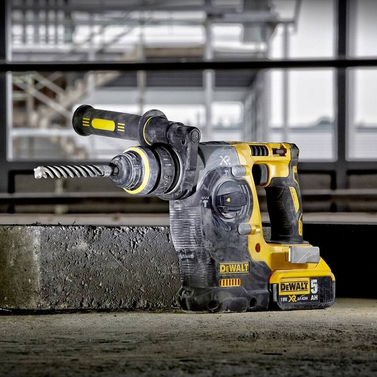 Kit de potència Dewalt: martell + trepant + esmoladora + clau d'impacte amb bateria DCK428P3T
