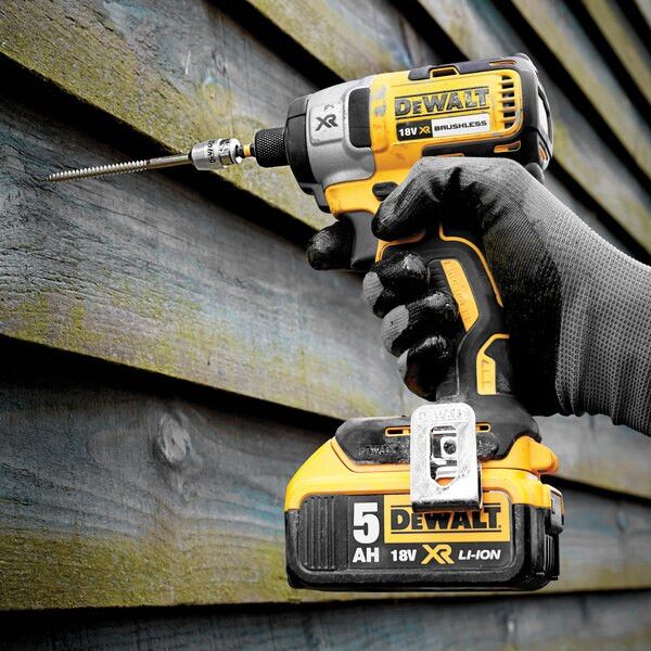 Set Dewalt DCK287D2 18 V XR - cargoladora d’impacte + trepant percutor + bossa + 2 bateries d’ions de liti de 2,0 Ah