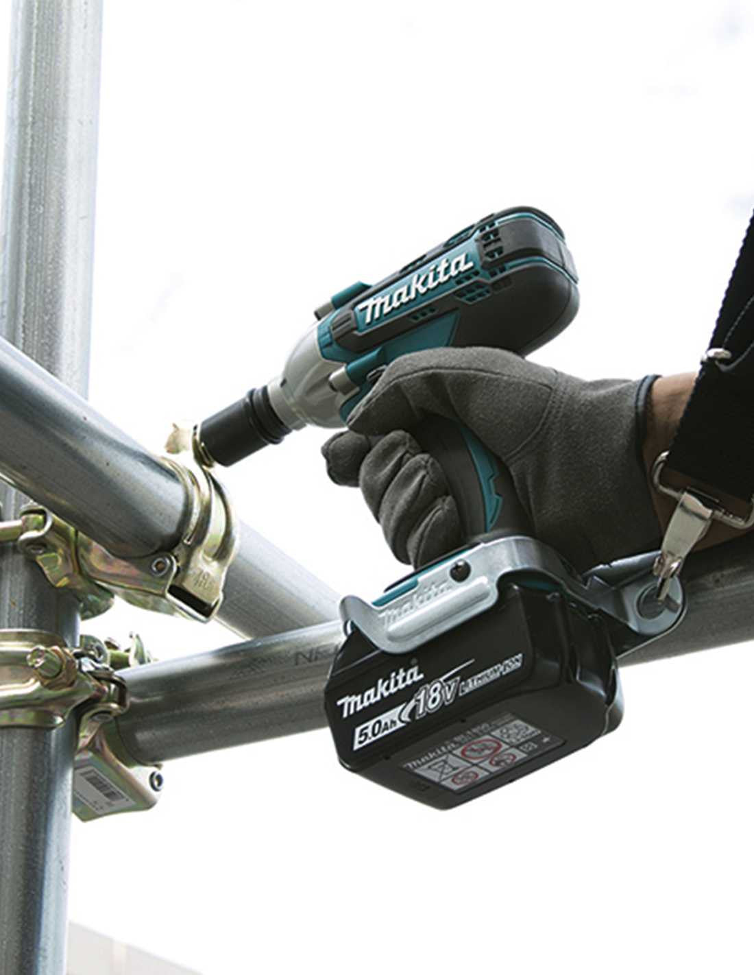 Kit Makita amb 11 eines + 3 bateries + carregador + 2 bosses DLX1143BL3