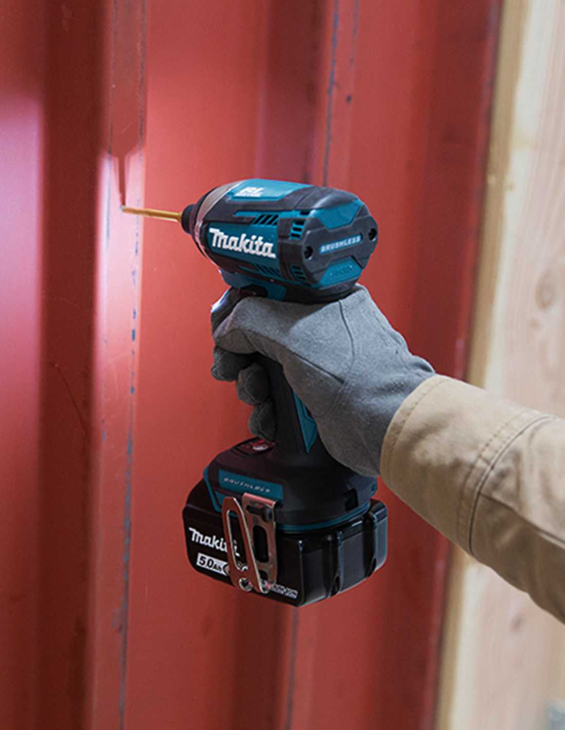 Kit Makita amb 10 eines + 3 bateries de 3 Ah + carregador + 2 bosses DLX1080BL3