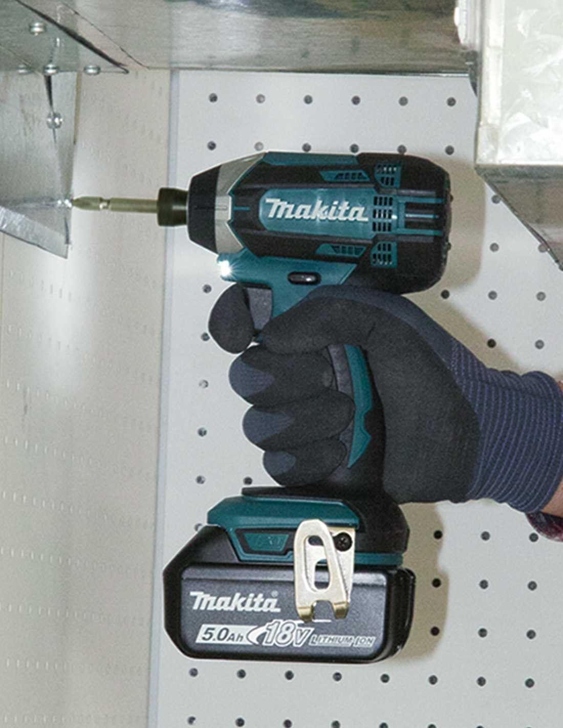 Kit Makita amb 10 eines + 3 bateries + carregador + 2 bosses DLX1043BL3
