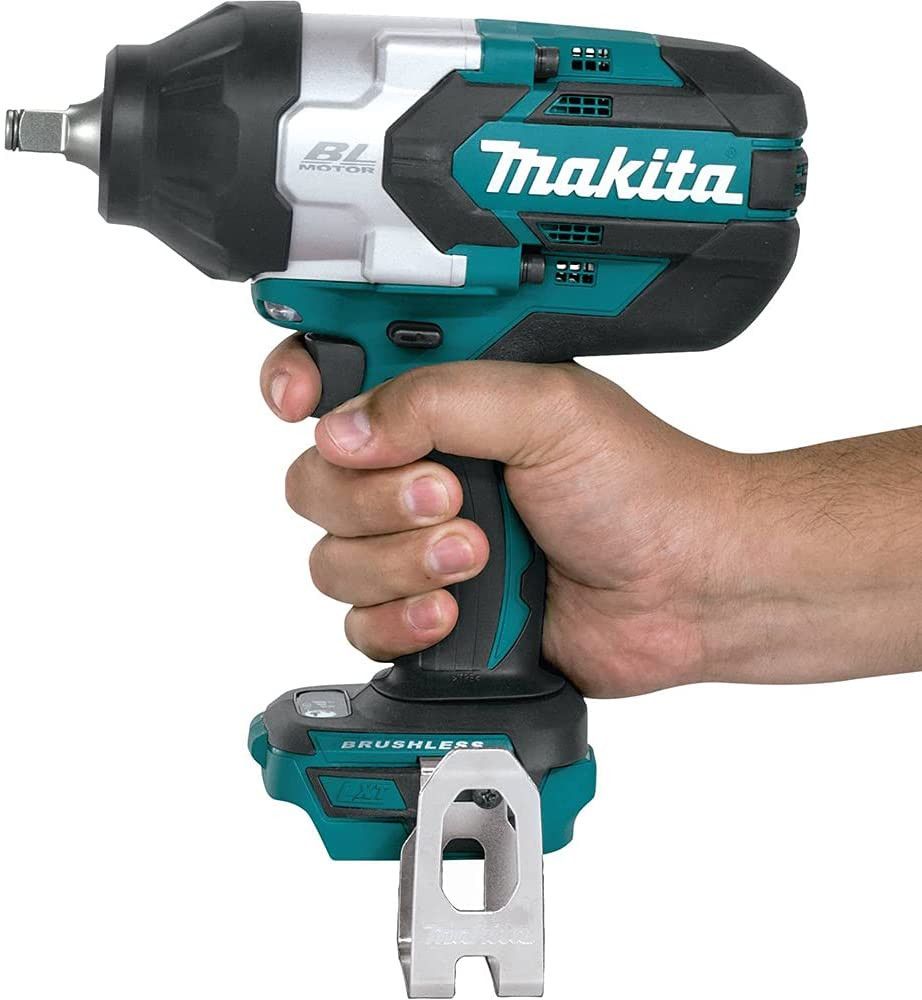 Kit Makita amb 10 eines + 3 bateries + carregador + 2 bosses DLX1043BL3