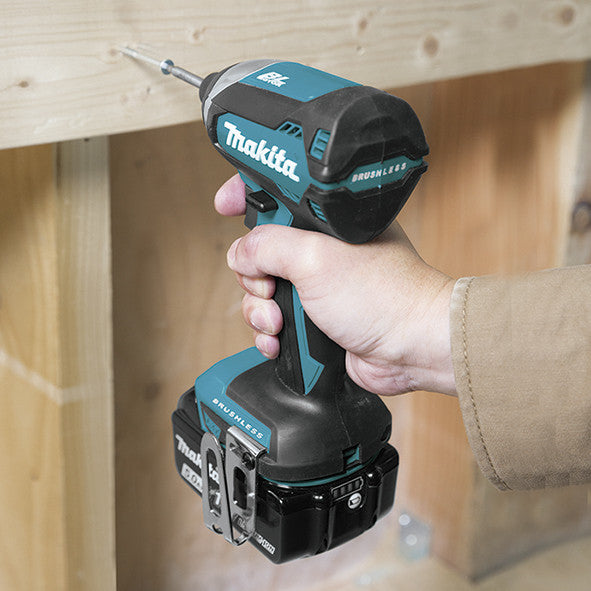 Kit Makita trepant percutor DHP486 + tornavís d’impacte DTD152Z + 2 bateries de 5 Ah + carregador + bossa LXT600 DLX2488BL2