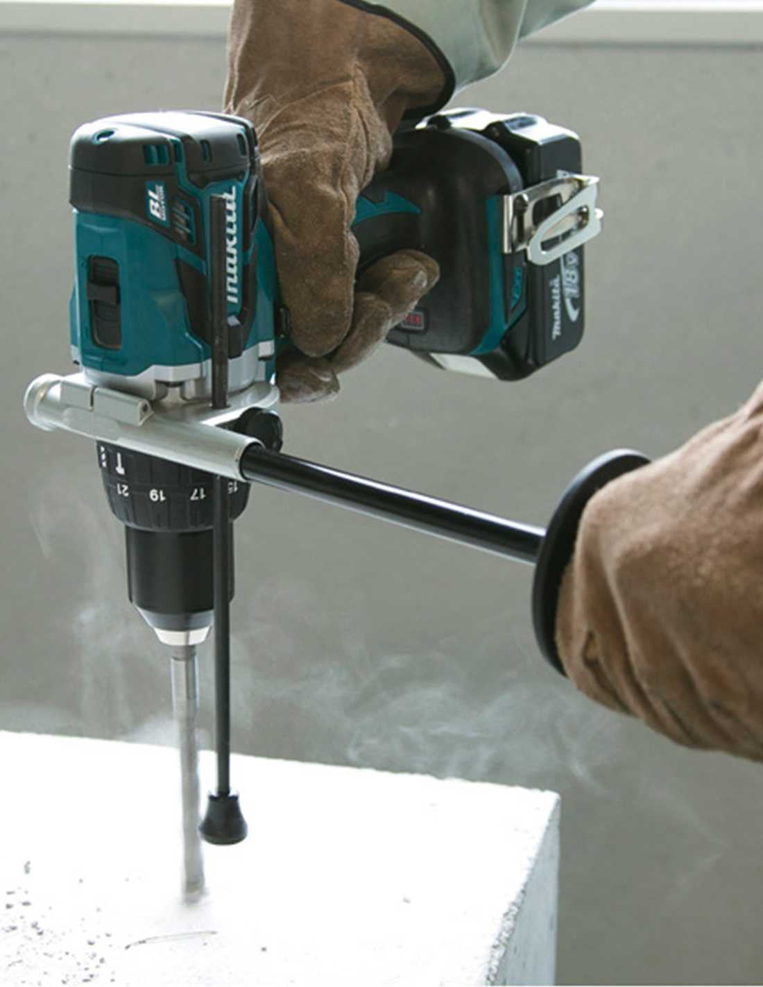 Kit Makita amb 9 eines + 3 bateries de 5.0 Ah + carregador + 2 bosses DLX9243BL3