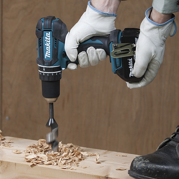 Kit Makita amb 7 eines + carregador DC18RC + 3 bateries de 5 Ah + 2 bosses LXT600 DLX7482BL3