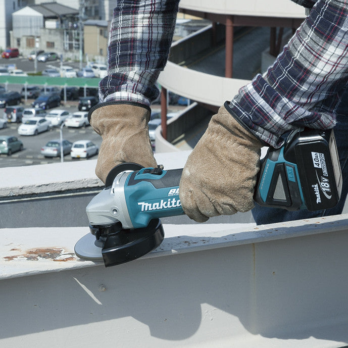 Kit Makita amb 7 eines + carregador DC18RC + 3 bateries de 5 Ah + 2 bosses LXT600 DLX7482BL3