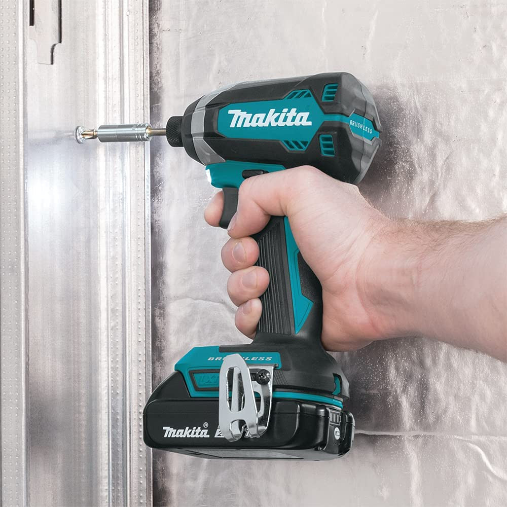 Kit Makita de 6 eines + 2 bateries de 5 Ah + carregador + bossa LXT600 DLX6482BL2