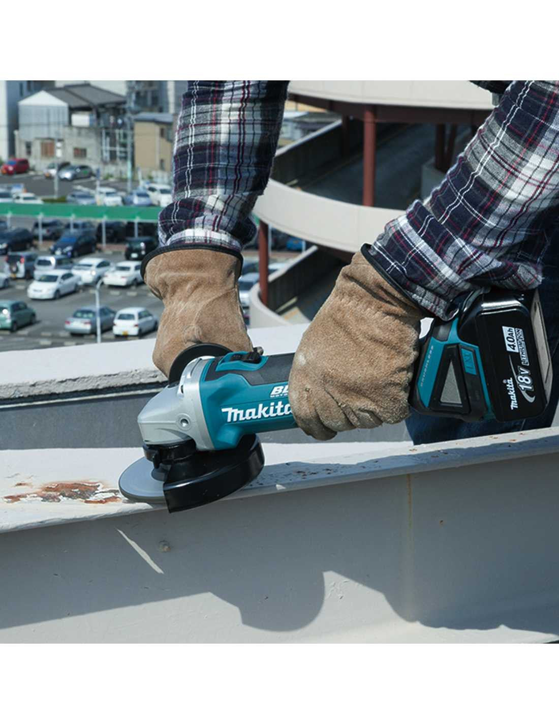 Kit Makita de 6 eines + 2 bateries de 5 Ah + carregador + 2 bosses LXT600 DLX6186BL2