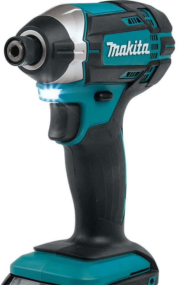 Kit Makita de 7 eines + 2 bateries de 5 Ah + carregador + 2 bosses LXT600 DLX7180BL2