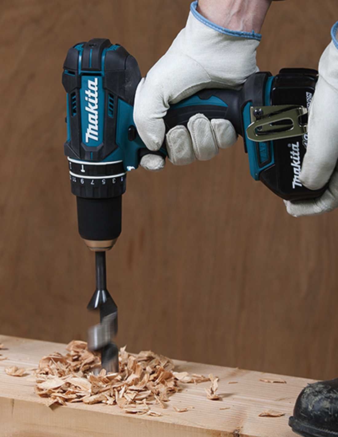 Kit Makita de 7 eines + 2 bateries de 5 Ah + carregador + 2 bosses LXT600 DLX7710BL2