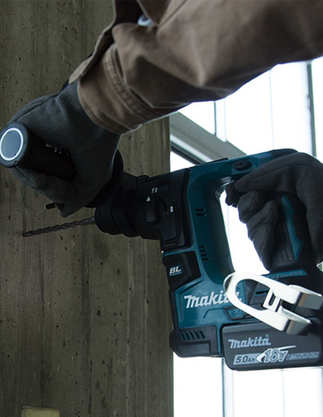 Kit Makita de 7 eines + 2 bateries de 5 Ah + carregador + 2 bosses LXT600 DLX7710BL2