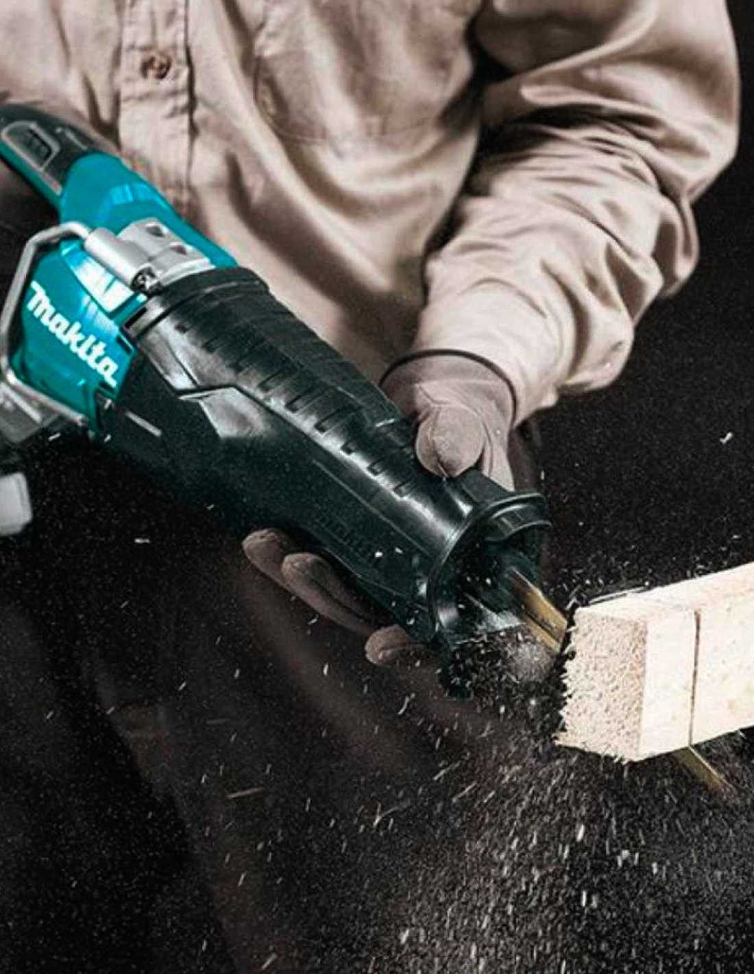 Kit Makita de 7 eines + 2 bateries de 5 Ah + carregador + 2 bosses LXT600 DLX7710BL2