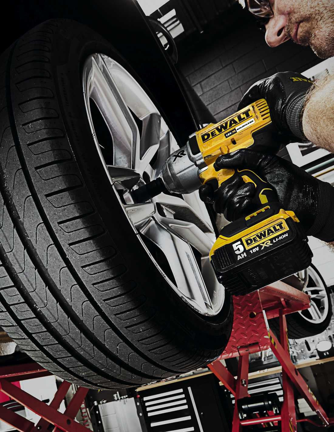 Kit Dewalt amb 11 eines + 3 bateries de 5Ah + carregador DCB1104 + 4xTSTAK DCK111P3