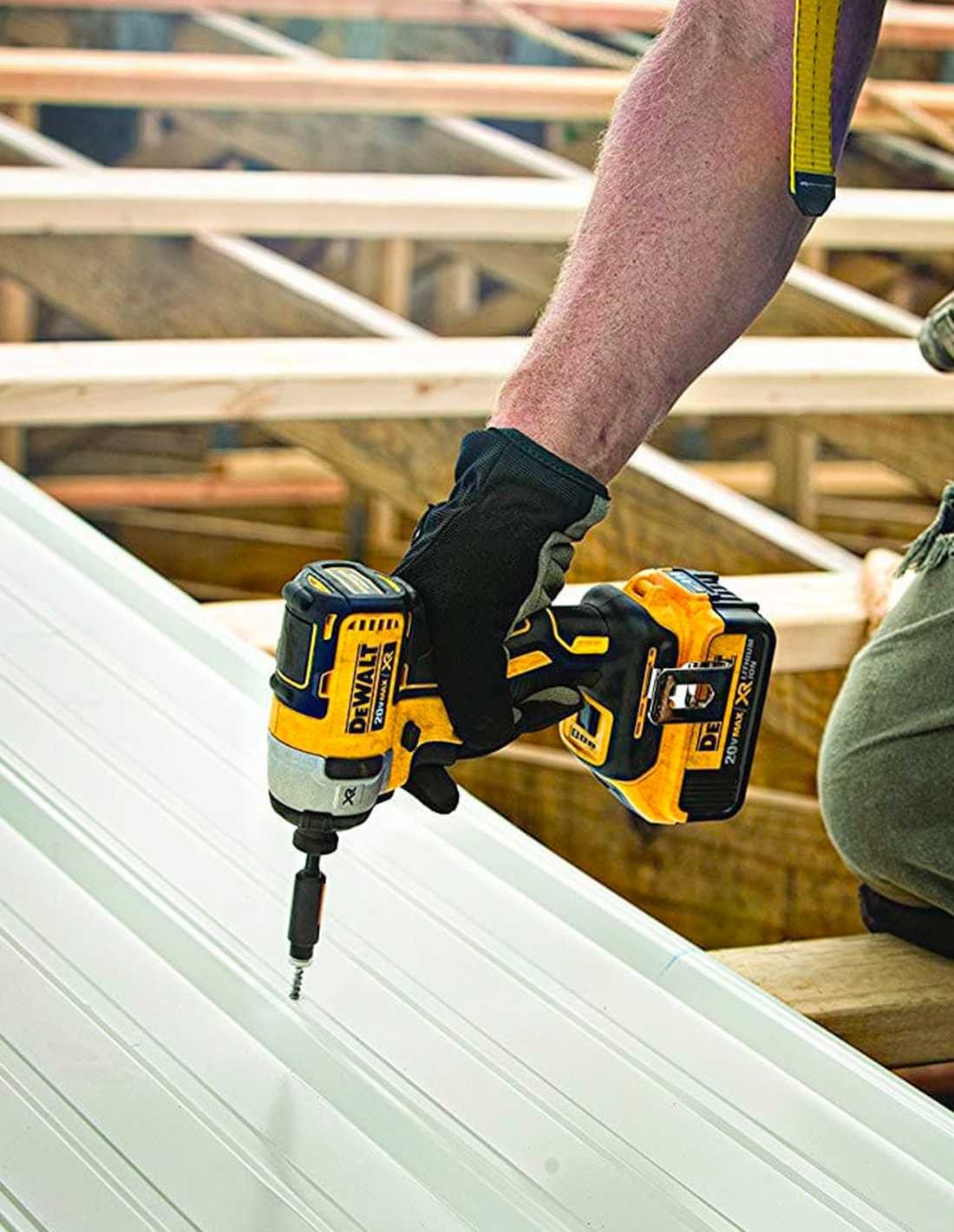Kit Dewalt amb 12 eines + 3 bateries de 5Ah + carregador DCB1104 + 4xTSTAK DCK120P3