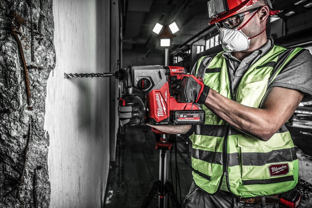 Powerpack de 5 eines + 2 bateries de 5.0Ah + carregador + bossa Milwaukee M18 PP5B-502B