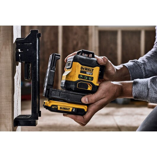 Nivell làser autonivellant verd de 3 línies de 360° amb bateria de 18V Li-Ion 2Ah Dewalt DCLE34031D1