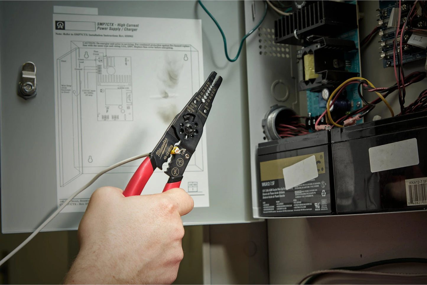 Alicates multifunció d’electricista Milwaukee