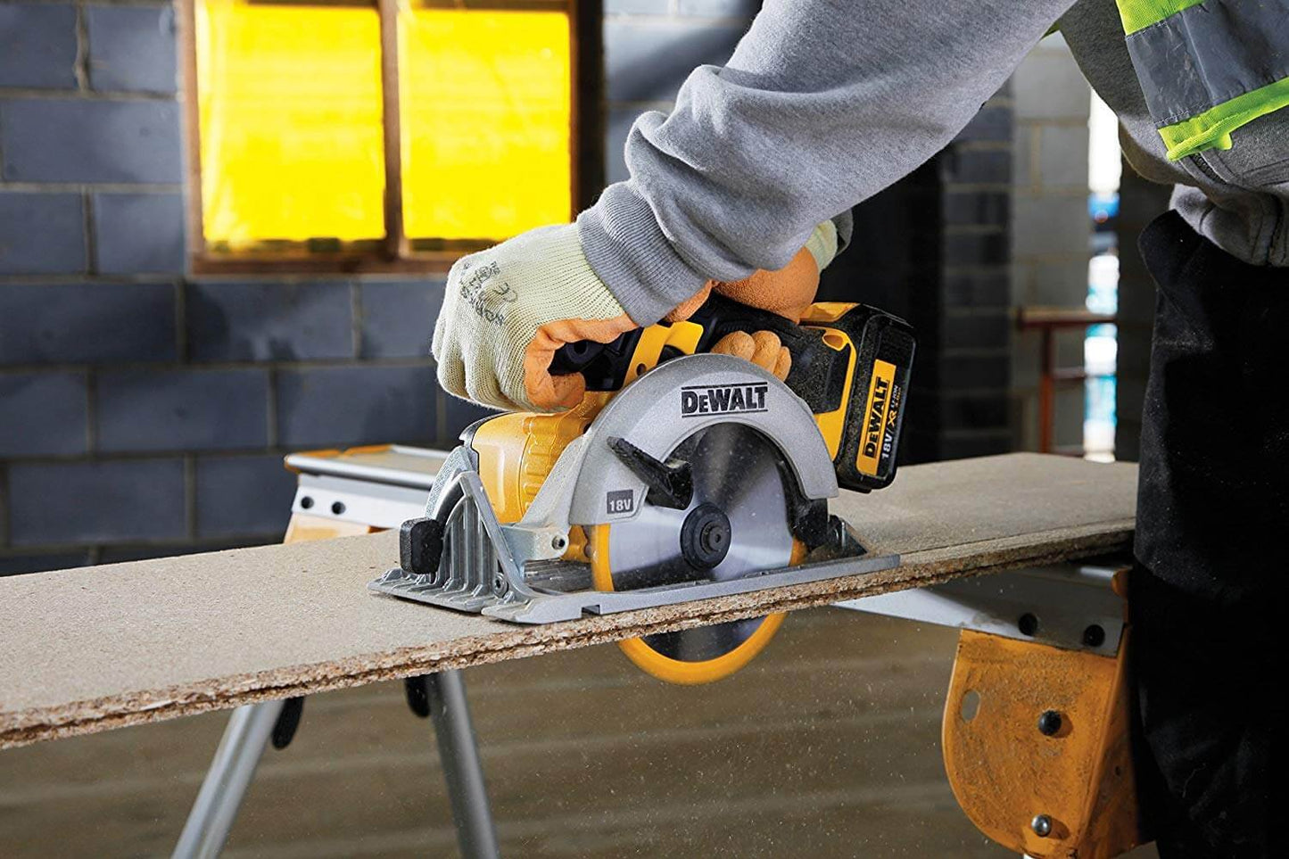 Serra circular Dewalt XR de 18V amb maletí DCS391NT