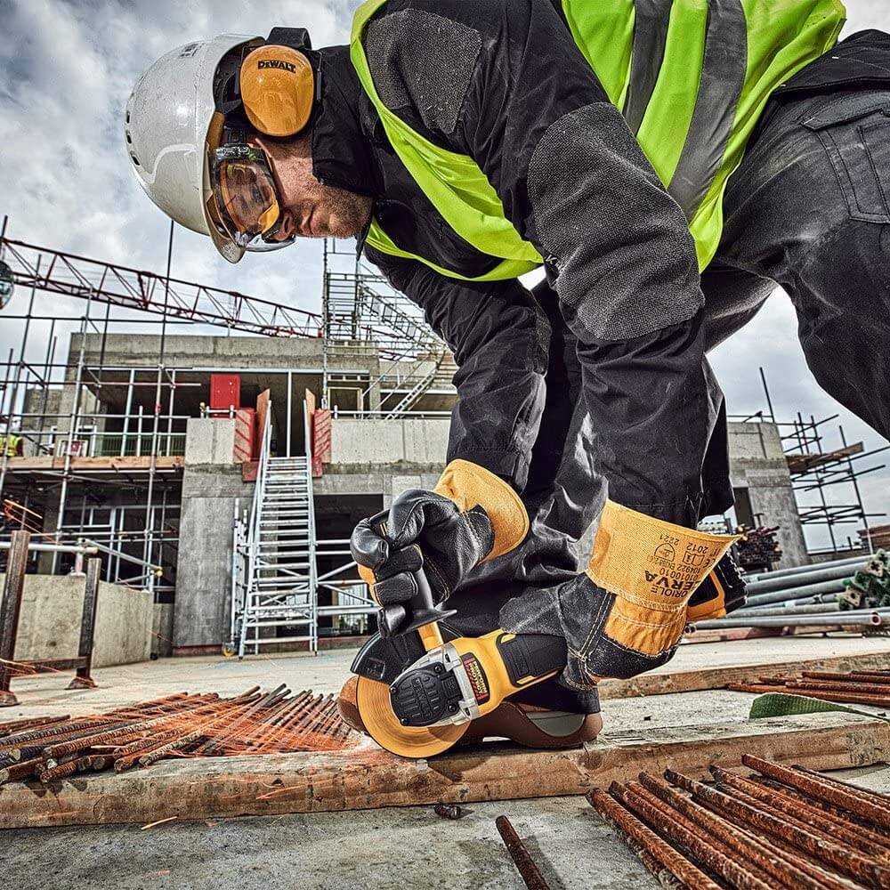 Esmoladora de 18V XR sense escombretes, 125mm, amb 2 bateries de 5Ah + disc + carregador Dewalt DCG405P2X