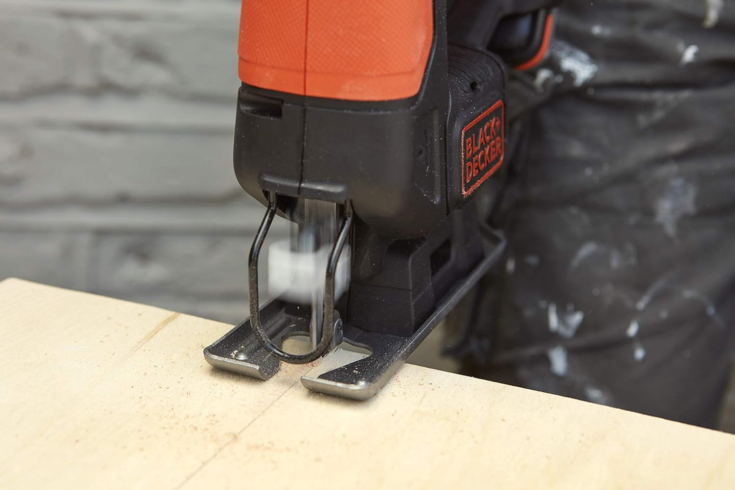 Serra de calar de 12V amb fulla de tall per a fusta Black+Decker BDCJS12N