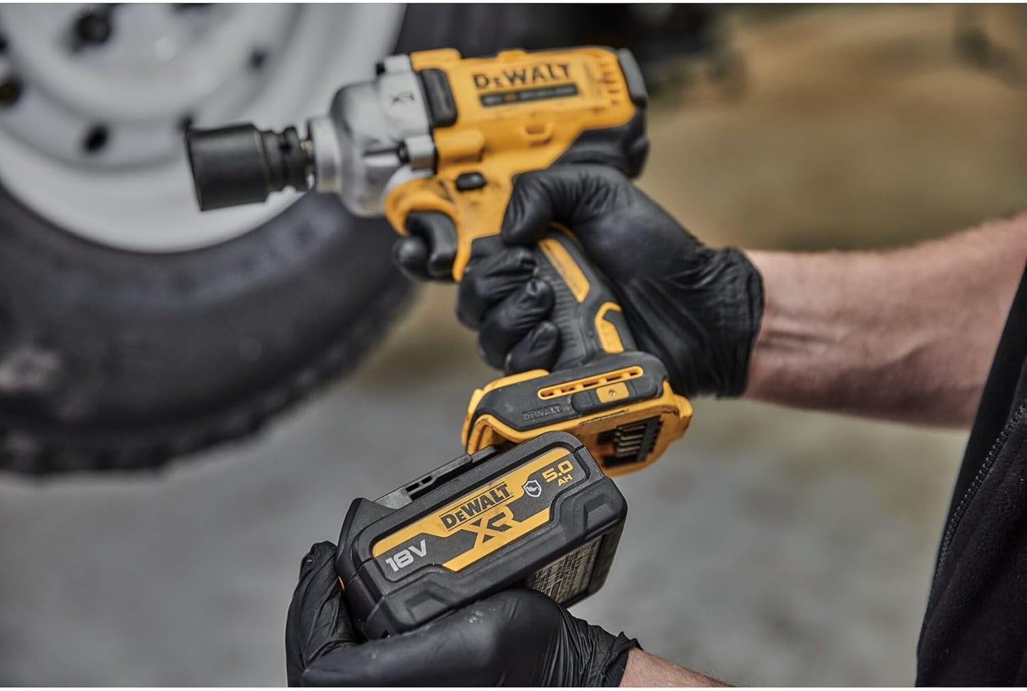 Clau d’impacte sense escombretes XR 18V 1/2 813Nm amb maletí Dewalt DCF891NT