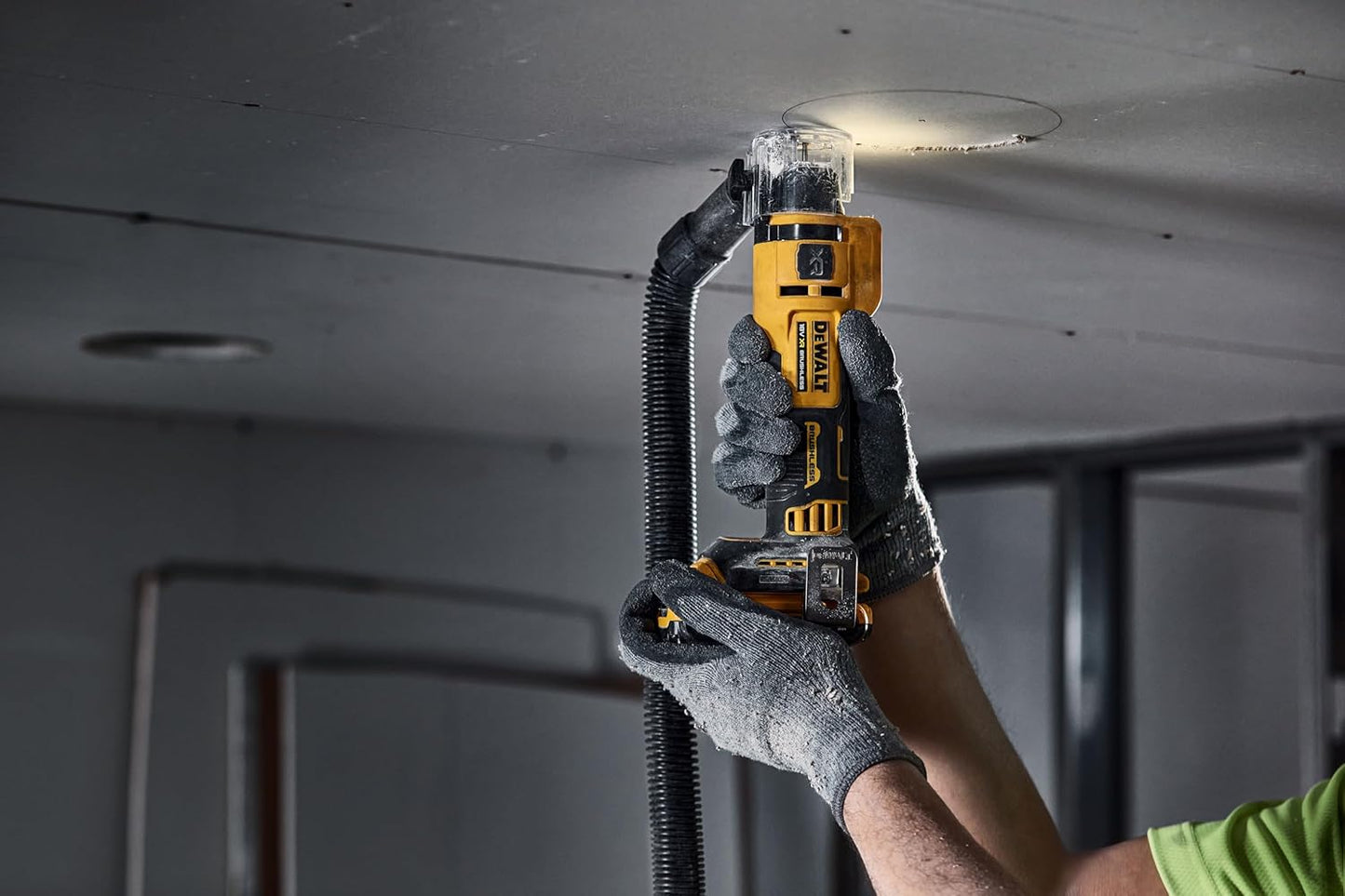 Serra per tallar guix Dewalt DCE555N-XJ 18V XR
