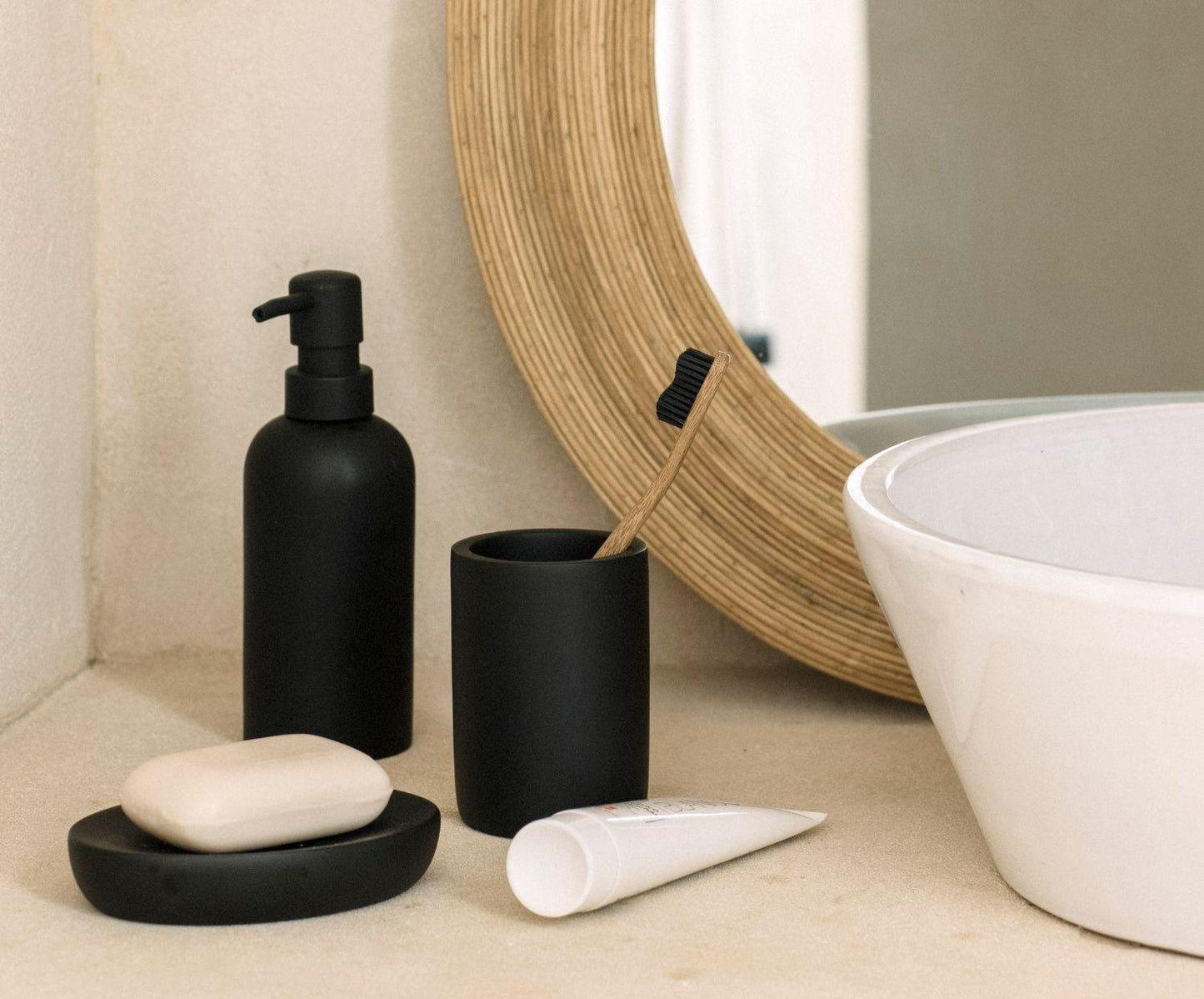 Porta-raspalls de poliresina negre mat Ø7×10 cm Andera House