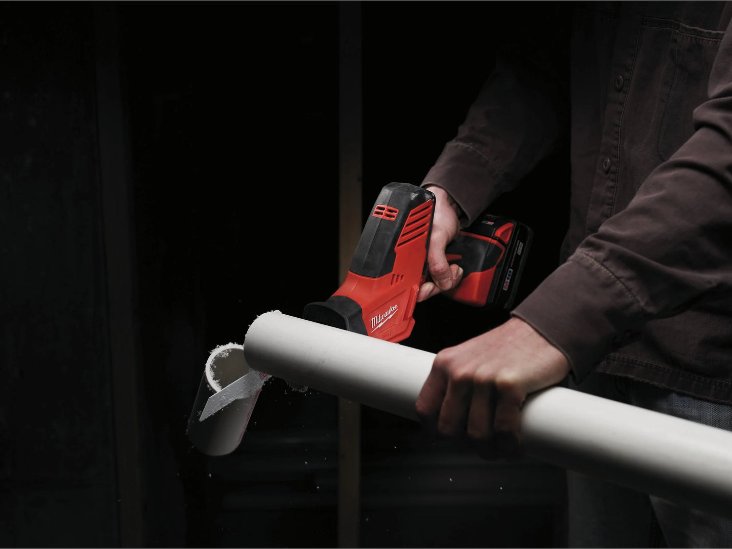 Serra de sabre M18 amb 2 bateries de 4 Ah + carregador + bossa Milwaukee C18 HZ-402B