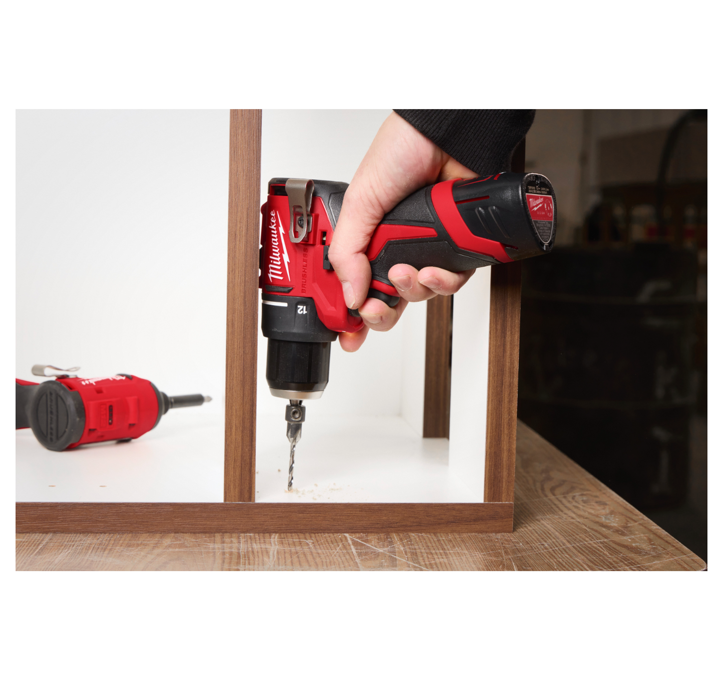 Trepant percutor subcompacte M12 + Bateria de 2 Ah + Carregador + Maletí Milwaukee M12 BLPDRC-202C