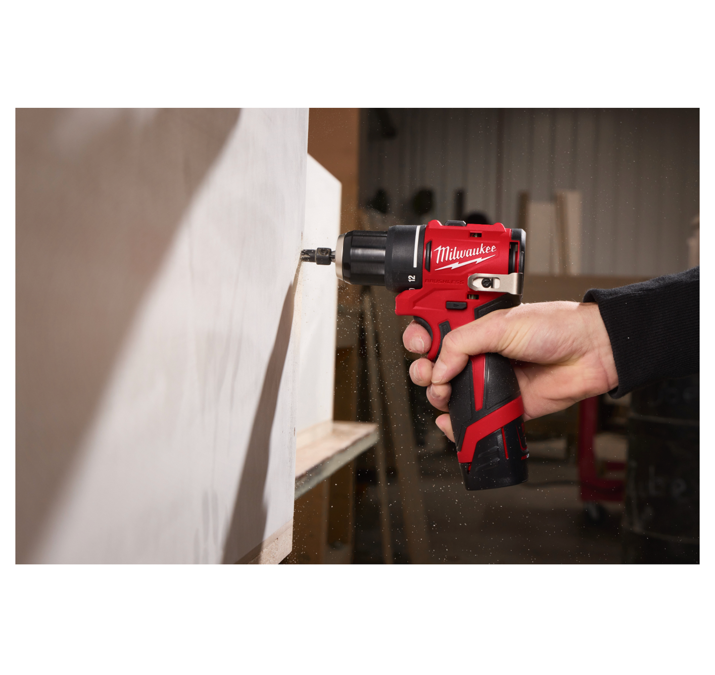 Trepant percutor subcompacte M12 + Bateria de 2 Ah + Carregador + Maletí Milwaukee M12 BLPDRC-202C