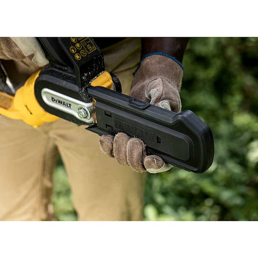 Serra de poda XR 18 V de 20 cm + bateria de 5 Ah + carregador Dewalt DCMPS520P1