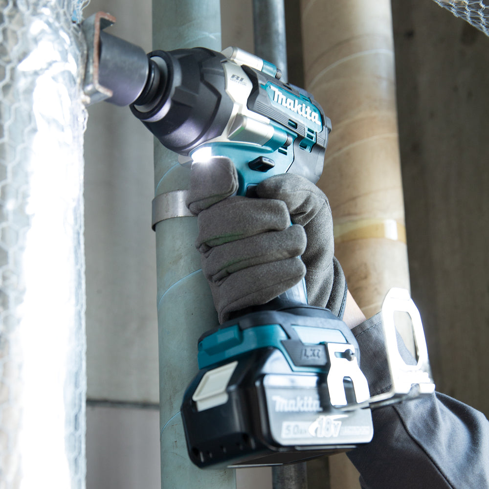 Clau d’impacte LXT 18V 1/2 700 Nm amb 2 bateries de 5Ah + carregador + maletí Makita DTW700RTJ
