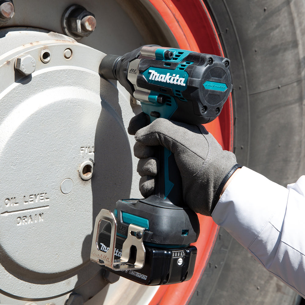 Clau d’impacte LXT 18V 1/2 700 Nm amb 2 bateries de 5Ah + carregador + maletí Makita DTW700RTJ