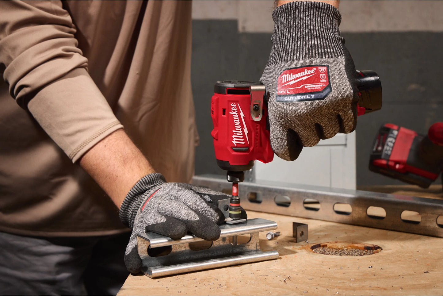Tornavís d’impacte subcompacte M12 de 1/4" hexagonal i 124Nm Milwaukee M12 BLIDRC-0