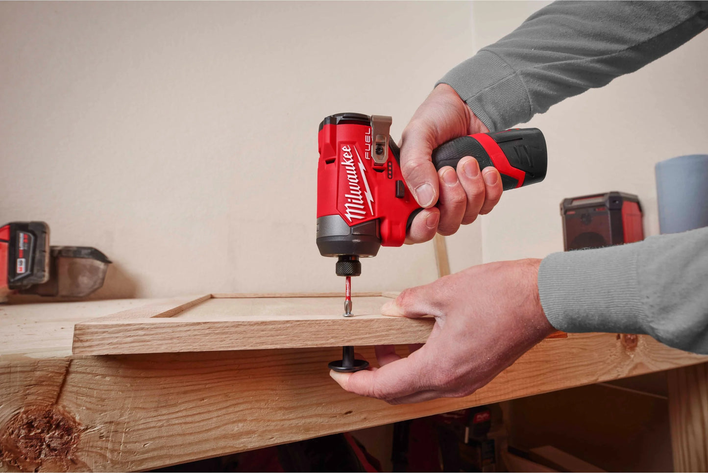 Powerpack trepant d’impacte + tornavís d’impacte + 2 bateries de 4,0 Ah + carregador + maletí Milwaukee M12 FPP2A2-402X