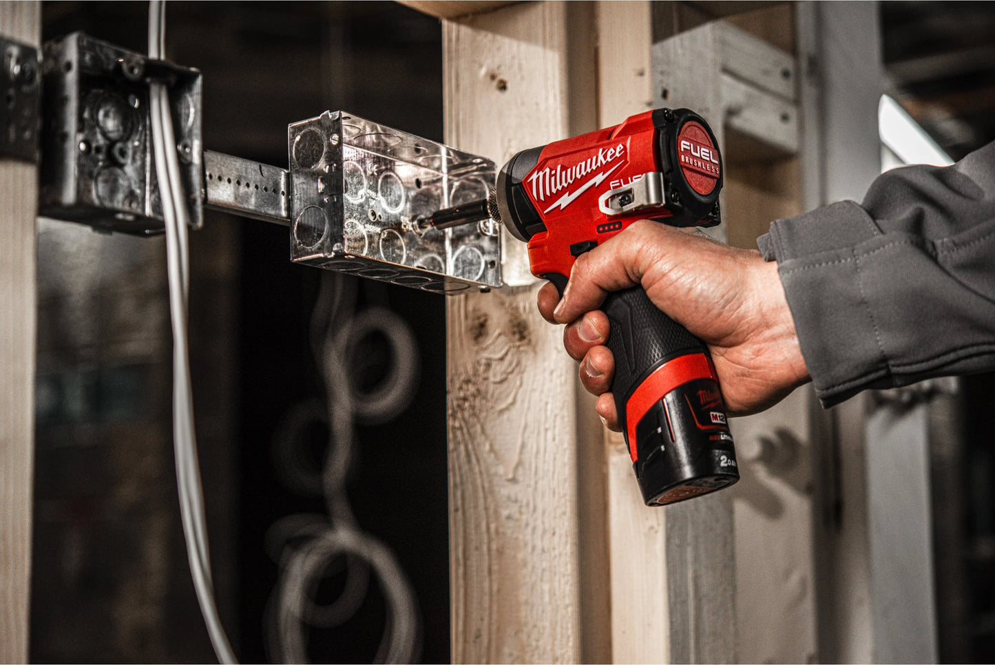 Powerpack trepant d’impacte + tornavís d’impacte + 2 bateries de 4,0 Ah + carregador + maletí Milwaukee M12 FPP2A2-402X