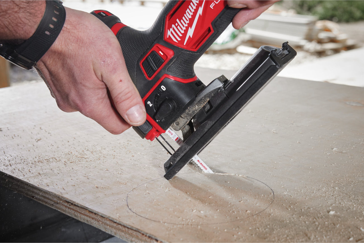 Serra de calar subcompacta M12 Fuel + bateria de 2 Ah + bateria de 4 Ah + carregador + maletí Milwaukee M12 FJS-422X