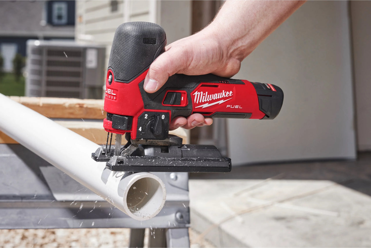 Serra de calar subcompacta M12 Fuel + bateria de 2 Ah + bateria de 4 Ah + carregador + maletí Milwaukee M12 FJS-422X