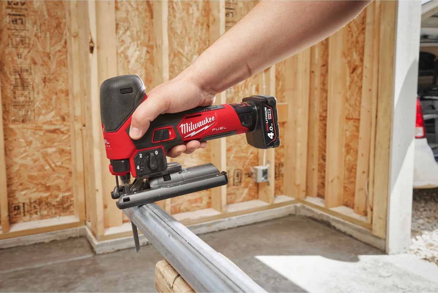 Serra de calar subcompacta M12 Fuel + bateria de 2 Ah + bateria de 4 Ah + carregador + maletí Milwaukee M12 FJS-422X