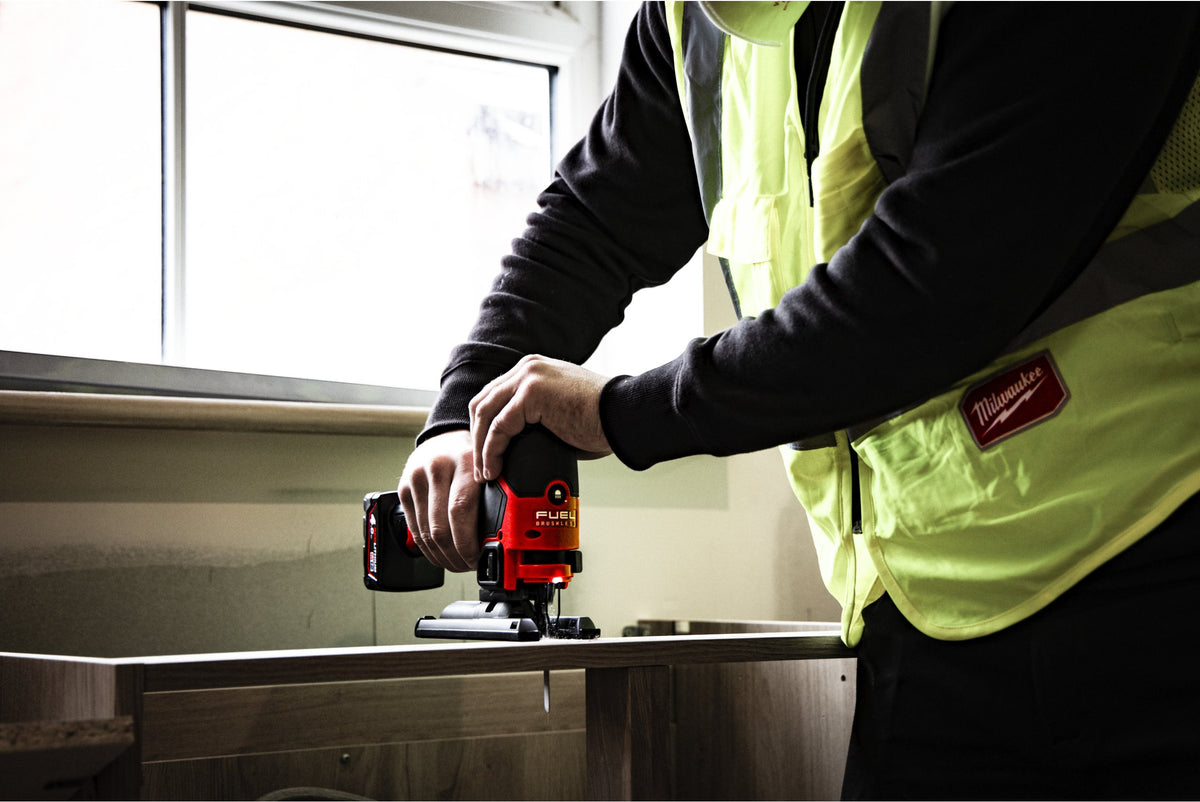Serra de calar subcompacta M12 Fuel + bateria de 2 Ah + bateria de 4 Ah + carregador + maletí Milwaukee M12 FJS-422X