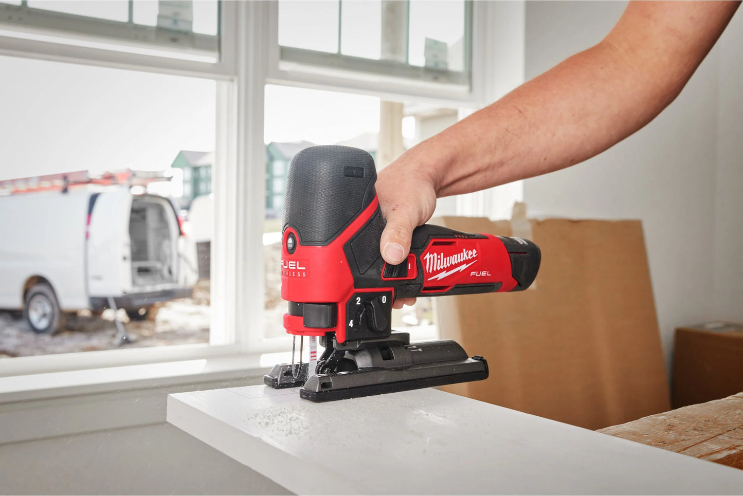 Serra de calar subcompacta M12 Fuel + bateria de 2 Ah + bateria de 4 Ah + carregador + maletí Milwaukee M12 FJS-422X