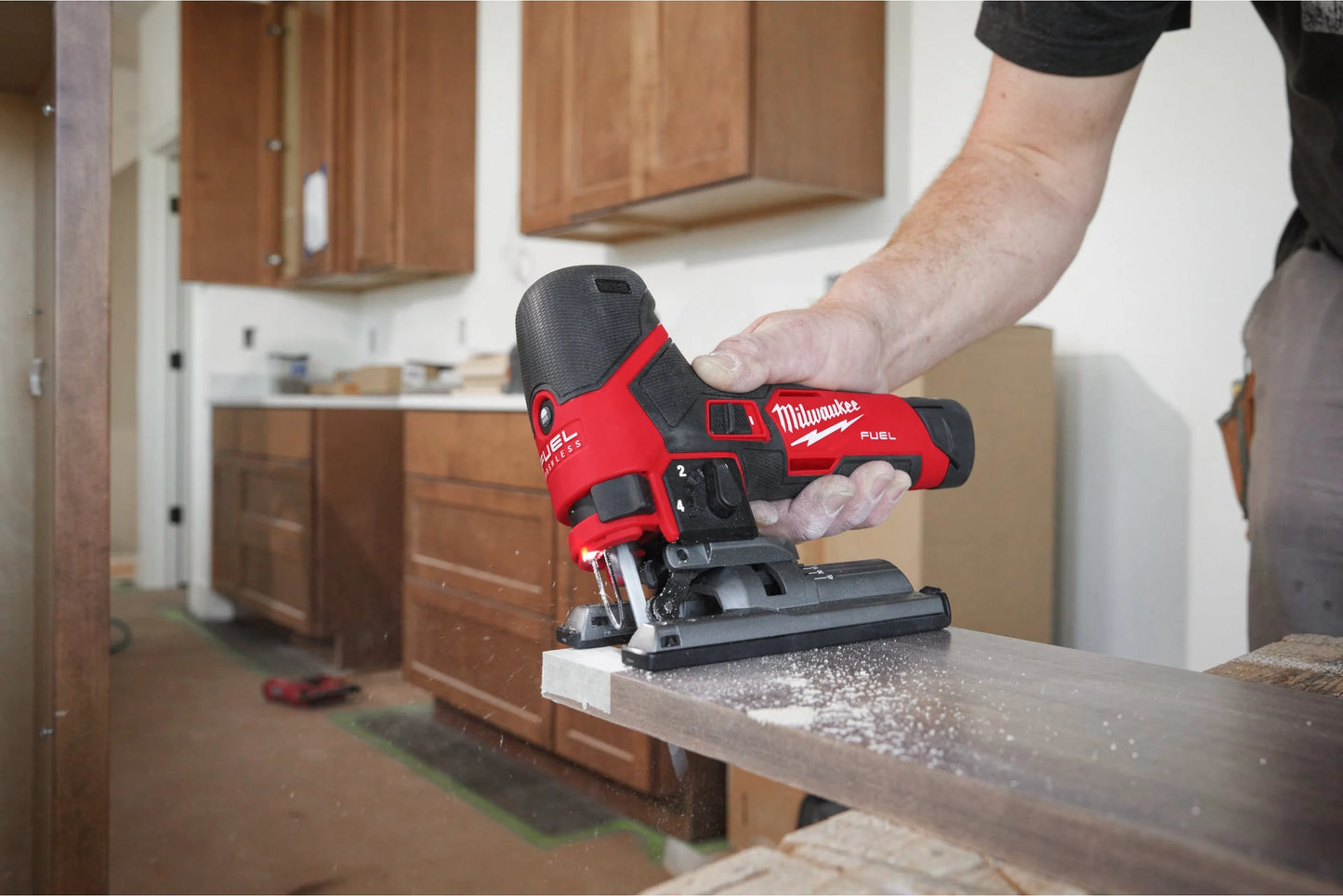 Serra de calar subcompacta M12 Fuel + bateria de 2 Ah + bateria de 4 Ah + carregador + maletí Milwaukee M12 FJS-422X