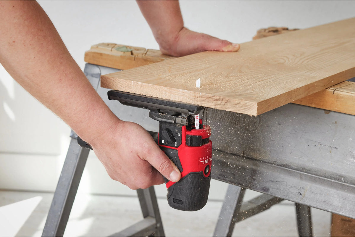 Serra de calar subcompacta M12 Fuel + bateria de 2 Ah + bateria de 4 Ah + carregador + maletí Milwaukee M12 FJS-422X