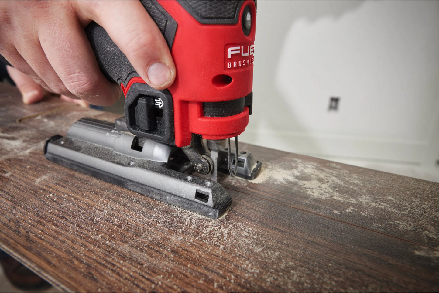 Serra de calar subcompacta M12 Fuel + bateria de 2 Ah + bateria de 4 Ah + carregador + maletí Milwaukee M12 FJS-422X