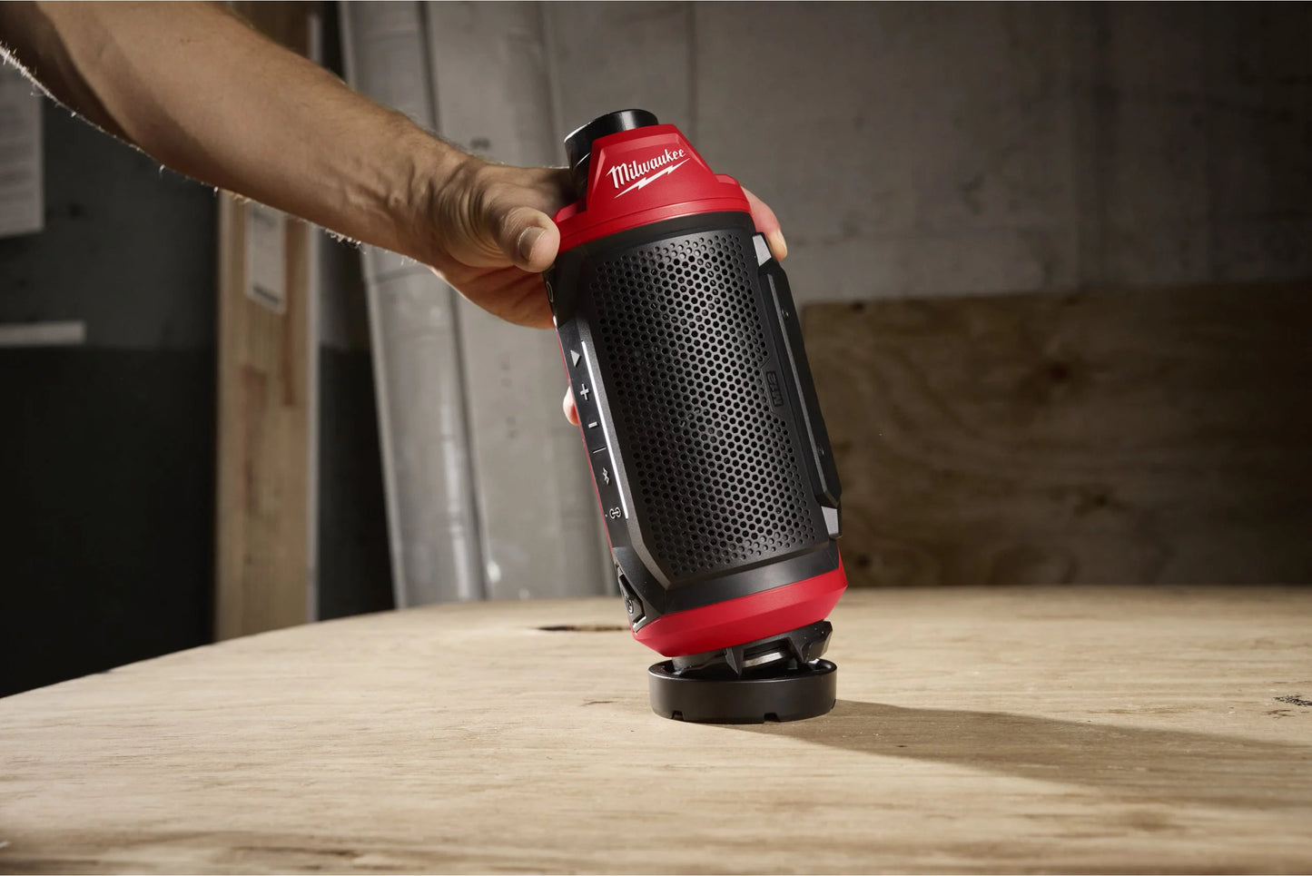 Altaveu M12 amb Bluetooth compatible amb el Packout Milwaukee M12 SPEJSG2-0